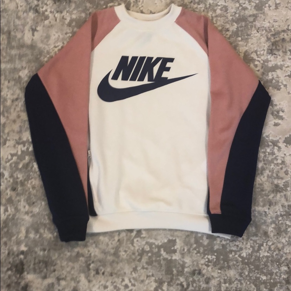 Great condition Nike crew neck